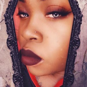 Meet your Posher, Yakira